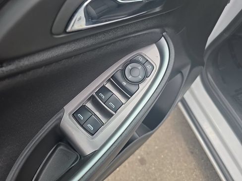 Used 2023 Chevrolet Malibu LT FWD image 11