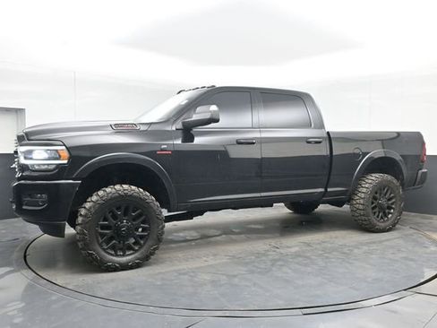Used 2019 RAM 2500 Laramie w/ Black Appearance Package AWD/4WD image 11