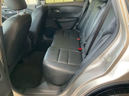 Used 2023 Nissan Rogue SL FWD image 5