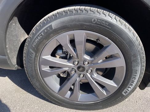 Certified 2022 Ford Explorer XLT w/ Equipment Group 202A image 5