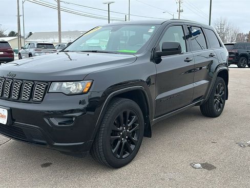 Used 2021 Jeep Grand Cherokee Laredo X image 3
