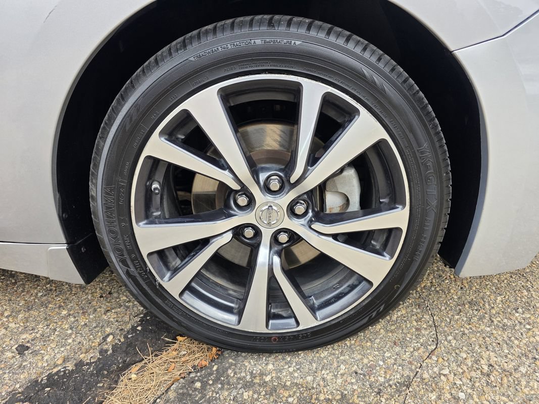 Used 2017 Nissan Maxima Platinum FWD image 41