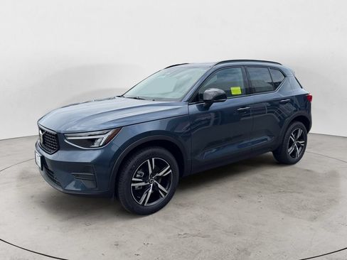 New 2026 Volvo XC40 B5 Core w/ Protection Package Premier AWD/4WD image 2