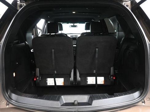Used 2016 Ford Explorer XLT w/ Equipment Group 202A FWD image 2