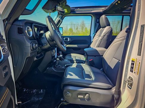 New 2026 Jeep Wrangler Unlimited Sahara AWD/4WD image 10