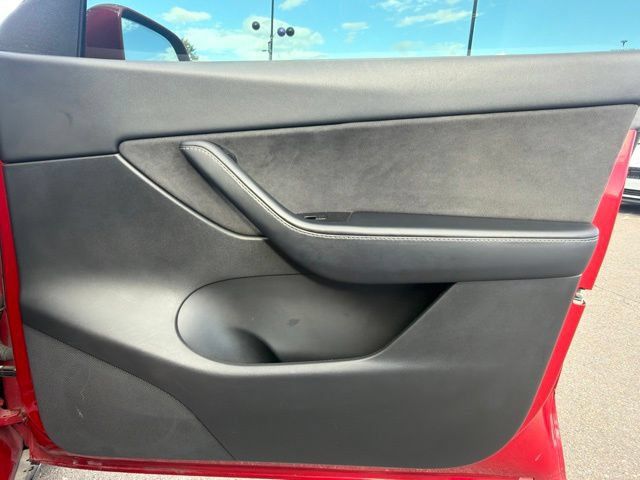 Used 2021 Tesla Model Y Long Range AWD/4WD image 11