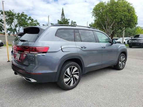 Used 2025 Volkswagen Atlas SE image 4