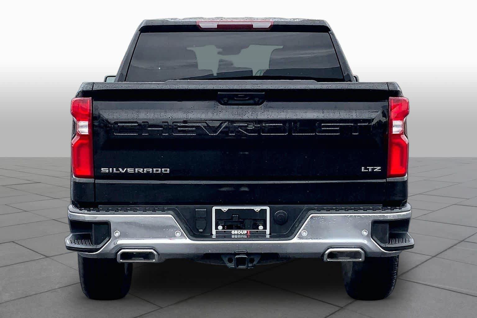 Used 2022 Chevrolet Silverado 1500 LTZ w/ Z71 Off-Road Package AWD/4WD image 5