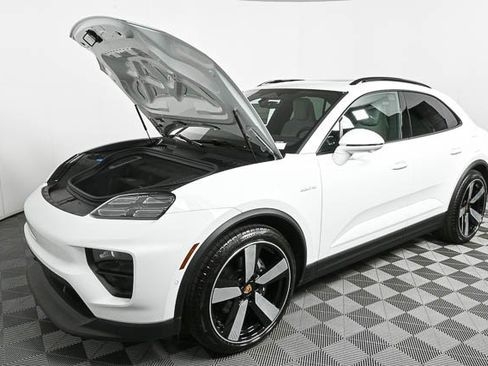 Used 2025 Porsche Macan Electric image 33