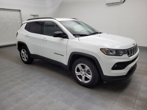 Used 2024 Jeep Compass Latitude image 11
