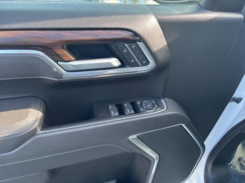 Used 2025 GMC Sierra 1500 SLT image 16