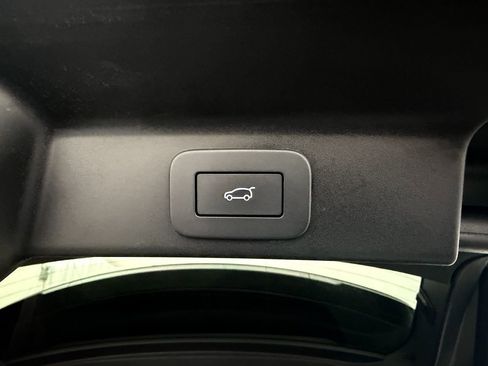 Used 2025 Jaguar F-PACE R-Dynamic S image 34