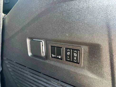 Used 2023 GMC Yukon Denali AWD/4WD image 33