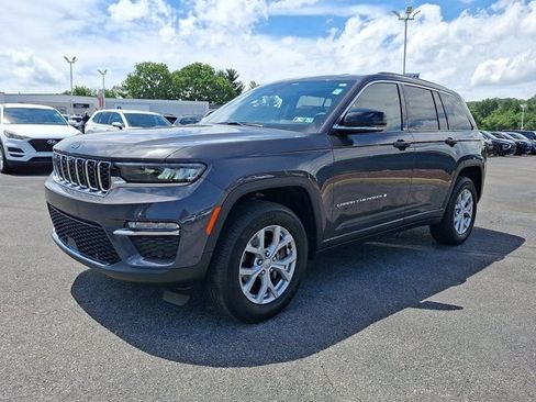 Certified 2023 Jeep Grand Cherokee Limited w/ Luxury Tech Group II AWD/4WD image 3