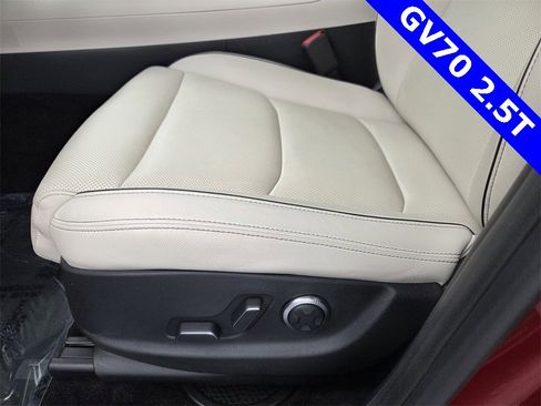 Used 2023 Genesis GV70 2.5T w/ Advanced Package image 32