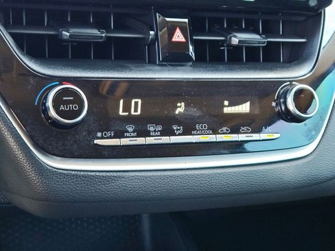 Used 2020 Toyota Corolla LE FWD image 16