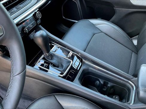 Used 2025 Jeep Compass Latitude image 13