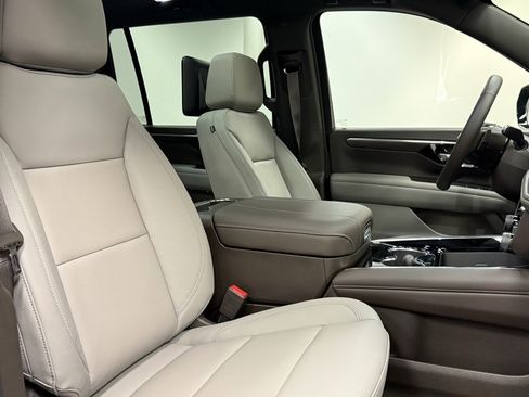 New 2026 Chevrolet Suburban Z71 image 15