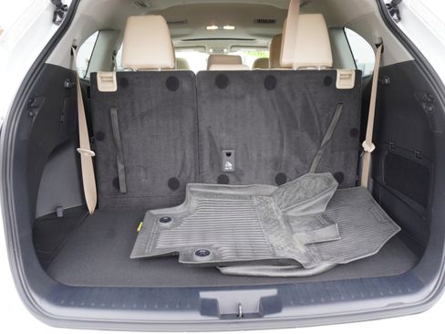 Used 2023 Toyota Highlander XLE image 12