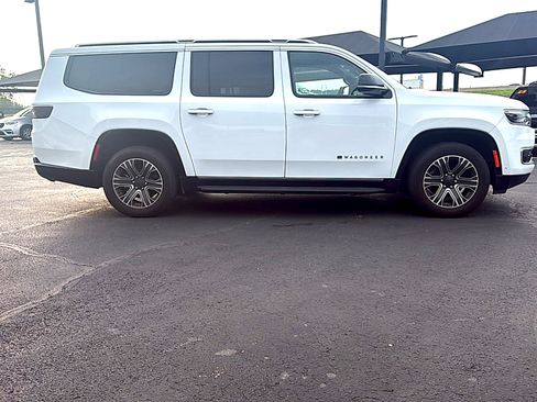 Used 2024 Jeep Wagoneer L Series II w/ Flexible Seating Group image 4