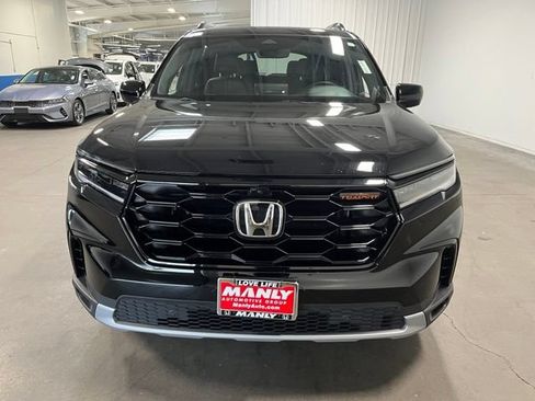 Used 2025 Honda Pilot TrailSport image 8