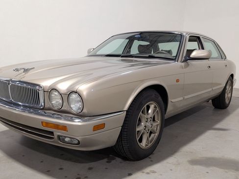 Used 1996 Jaguar XJ6 RWD image 3