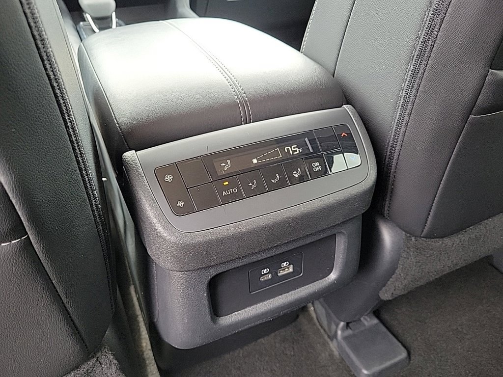 Used 2025 Nissan Pathfinder SL AWD/4WD image 31