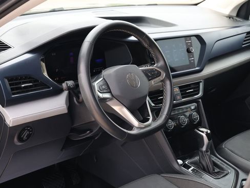 Used 2024 Volkswagen Taos SE image 14