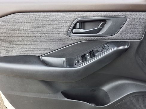 Used 2023 Nissan Rogue S image 14