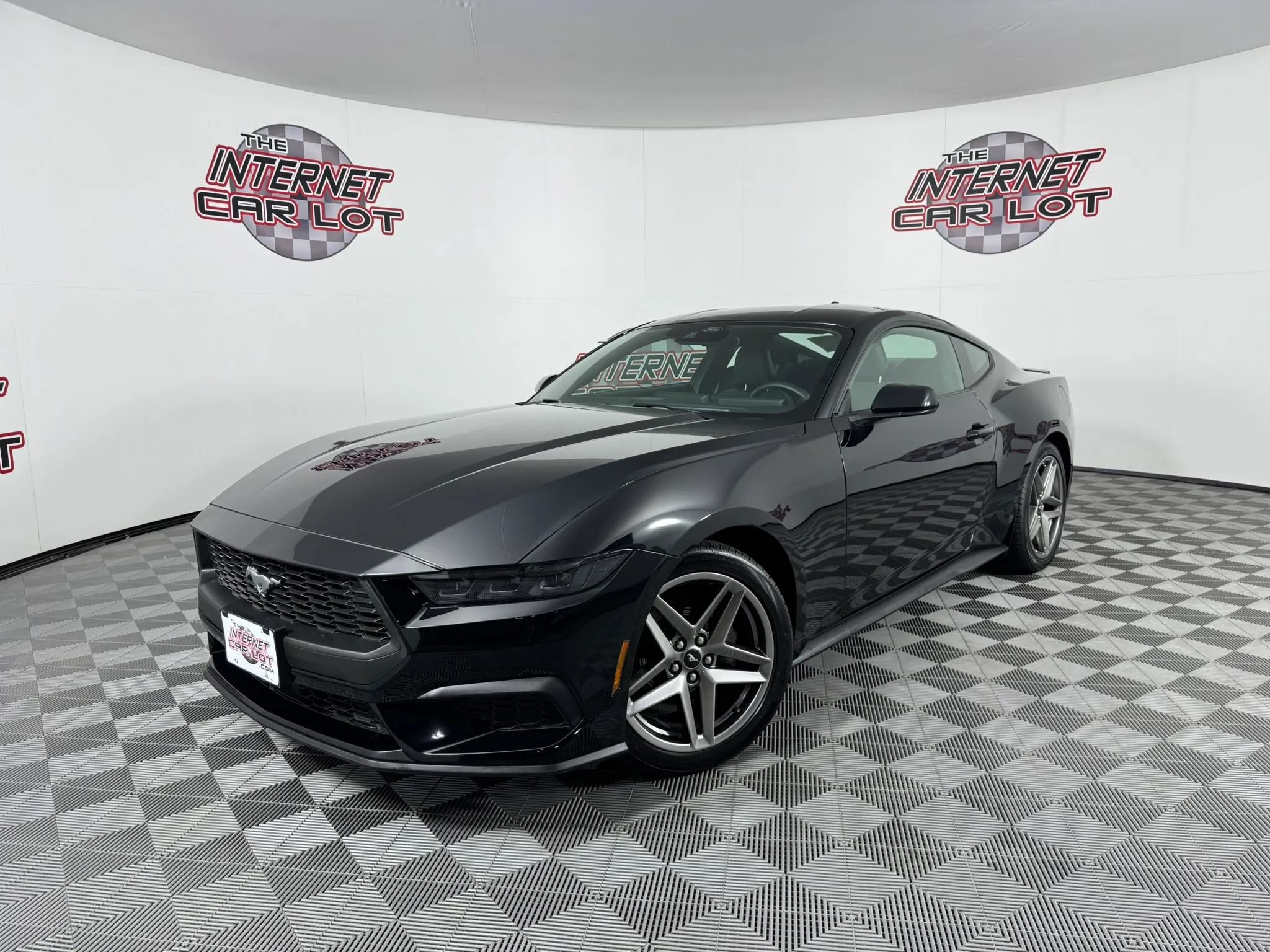 Used 2025 Ford Mustang Coupe RWD image 1