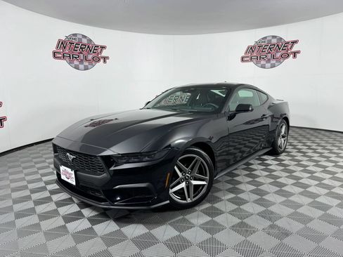 Used 2025 Ford Mustang Coupe RWD image 1