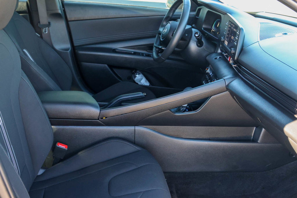 Used 2026 Hyundai Elantra Sport FWD image 14