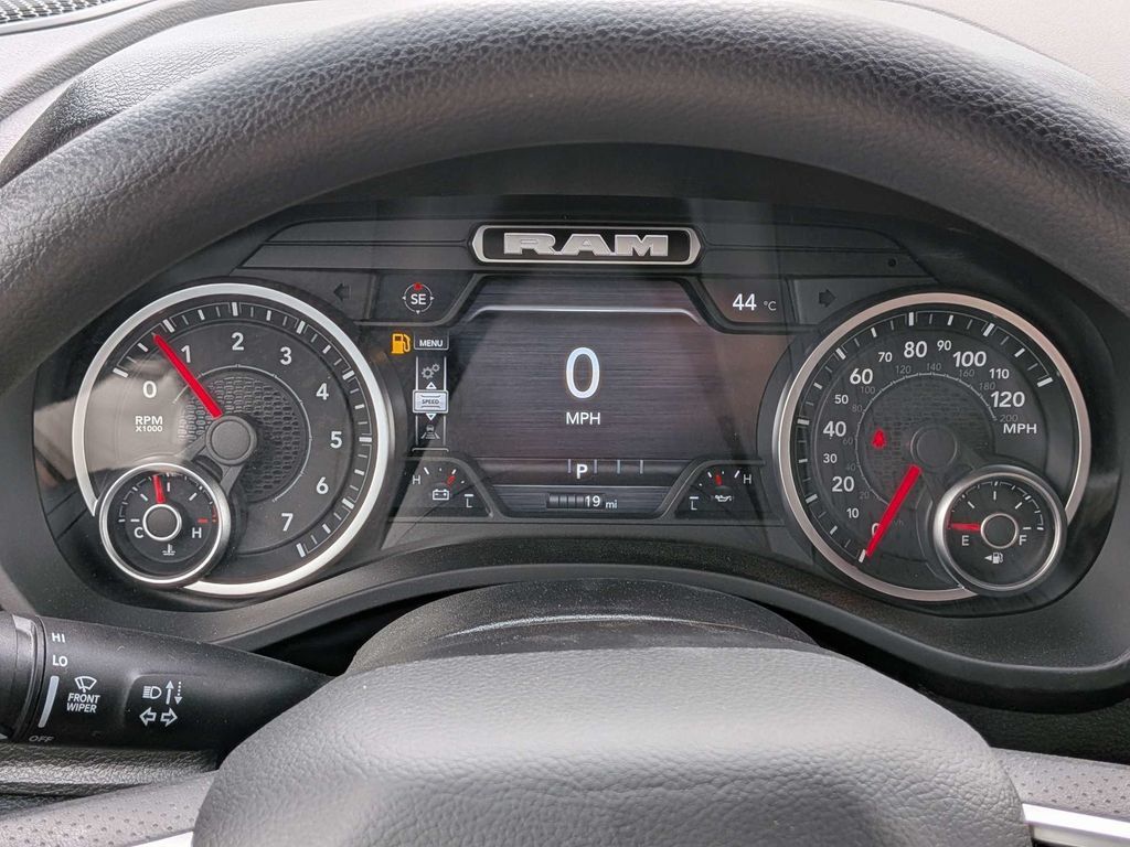New 2026 RAM 1500 Express AWD/4WD image 32