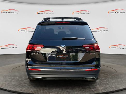 Used 2021 Volkswagen Tiguan SE w/ Panoramic Sunroof Package AWD/4WD image 9