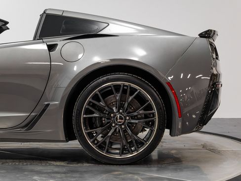 Used 2015 Chevrolet Corvette Z06 w/ 3LZ Preferred Equipment Group image 33