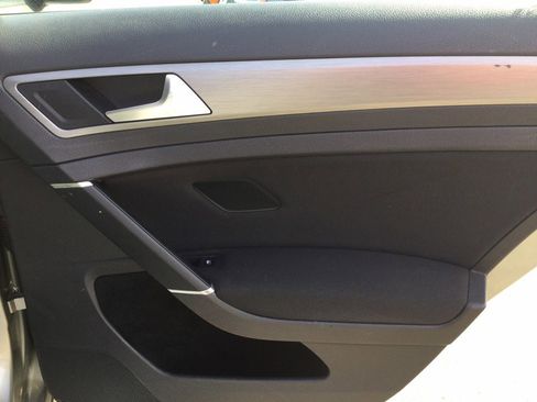 Used 2016 Volkswagen Golf S FWD image 15