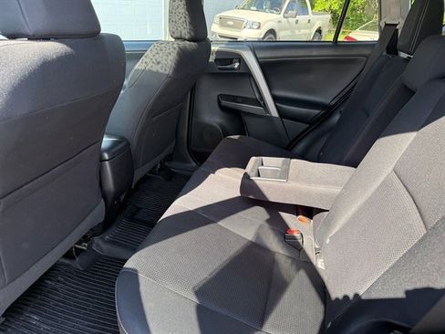 Used 2018 Toyota RAV4 XLE AWD/4WD image 19