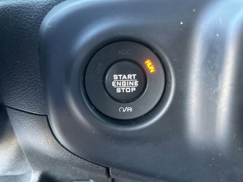 Used 2018 Jeep Wrangler Sport image 40