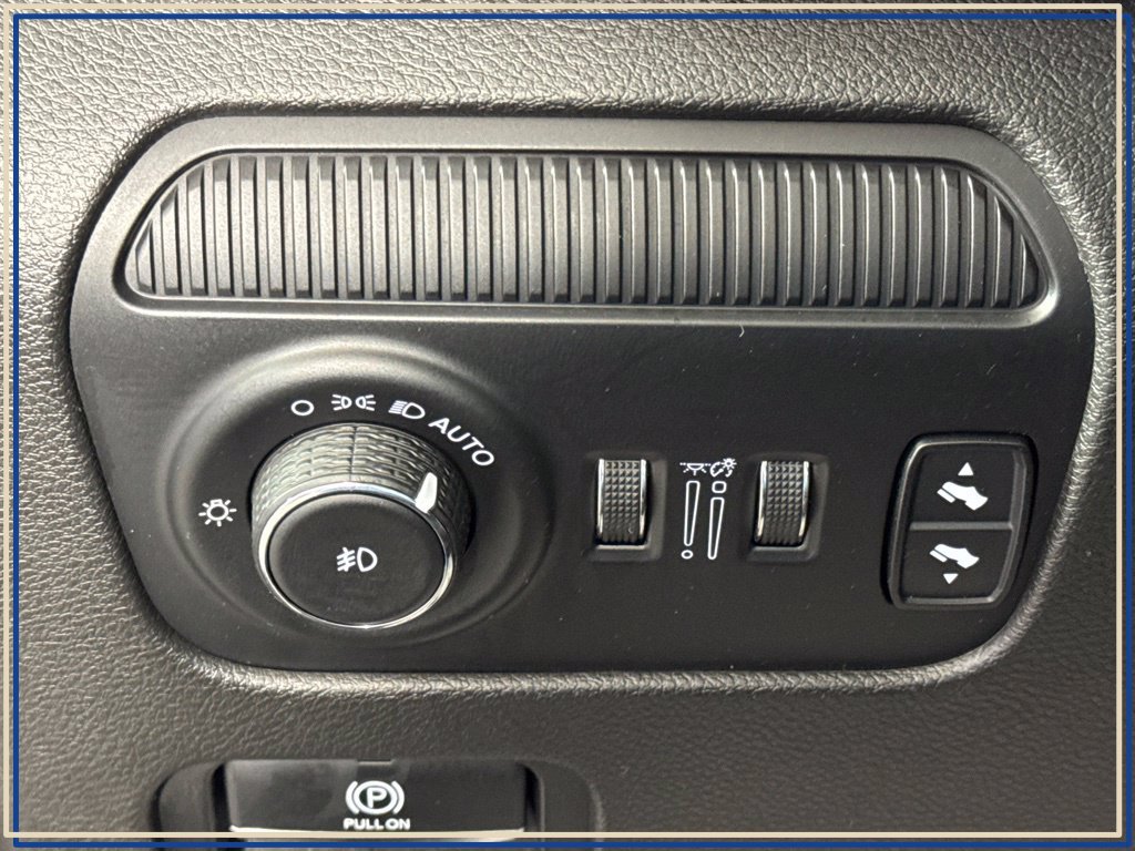 Used 2022 Jeep Wagoneer Series III AWD/4WD image 22
