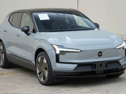 Used 2025 Volvo EX30 Plus AWD/4WD image 48