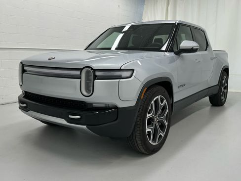 Used 2025 Rivian R1T Adventure Dual AWD/4WD image 4