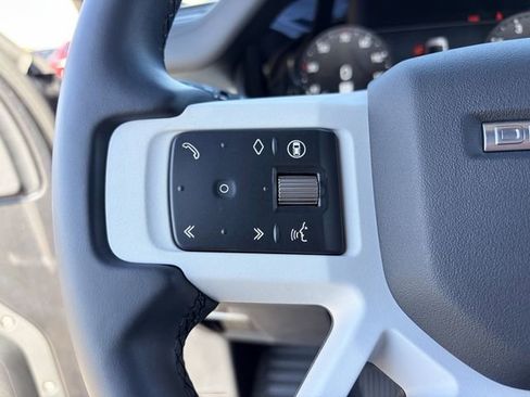 Used 2025 Land Rover Defender 110 X-Dynamic SE image 8