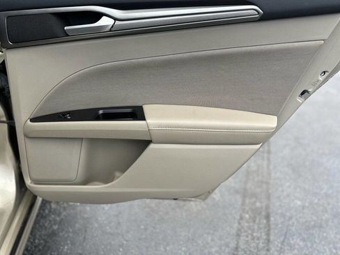 Used 2017 Ford Fusion SE image 30