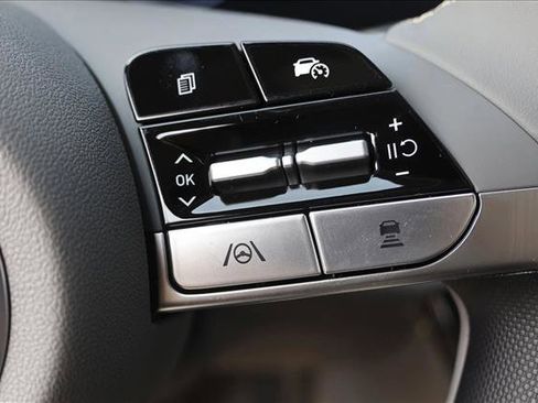 New 2025 Hyundai Elantra SEL image 16