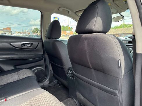 Used 2018 Nissan Rogue SV AWD/4WD image 24