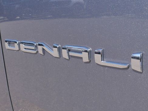 Used 2021 GMC Yukon Denali w/ Denali Premium Package AWD/4WD image 18