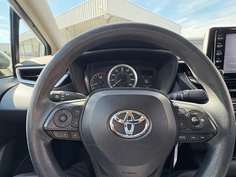Used 2021 Toyota Corolla LE image 12
