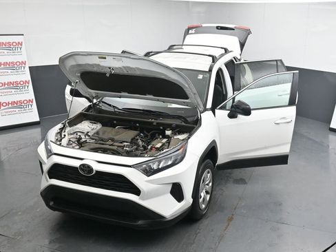 Used 2021 Toyota RAV4 LE image 26