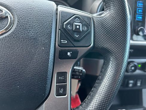 Used 2018 Toyota Tacoma SR5 image 18