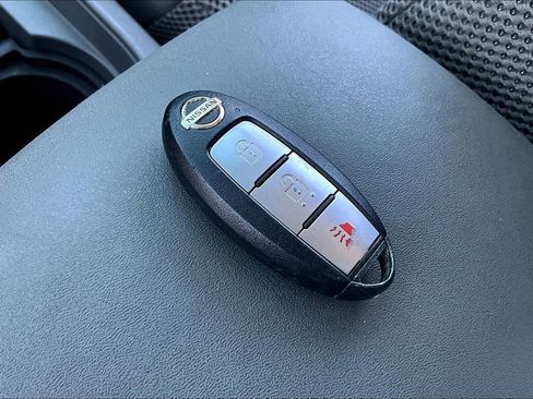 Used 2020 Nissan Frontier SV RWD image 33